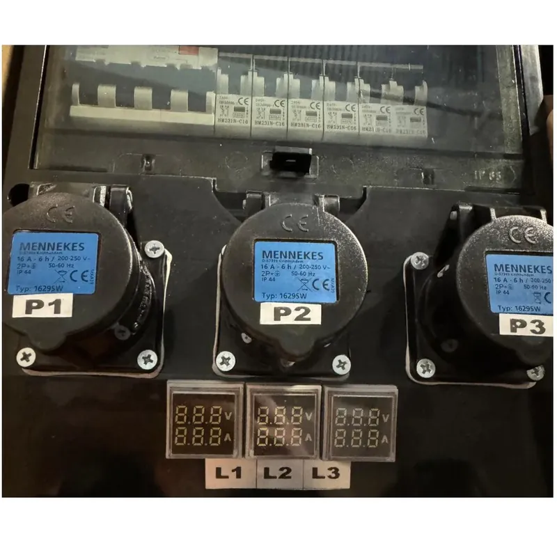 QUADRO CORRENTE POWERBOX PER LEDWALL SPINA 32A TRIFASE 6 PRESE CEE 16A MONOFASE 3 SPIE VOLTOMETRO AMPEROMETRO EMERGENZA INTERRUTTORI CURVA D Offerta Lampo